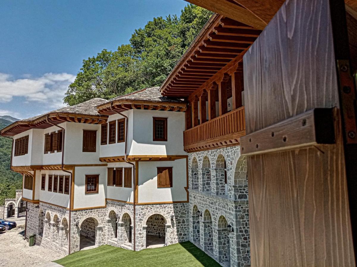 Guest Mansion, Гостински Палат Rostusa エクステリア 写真