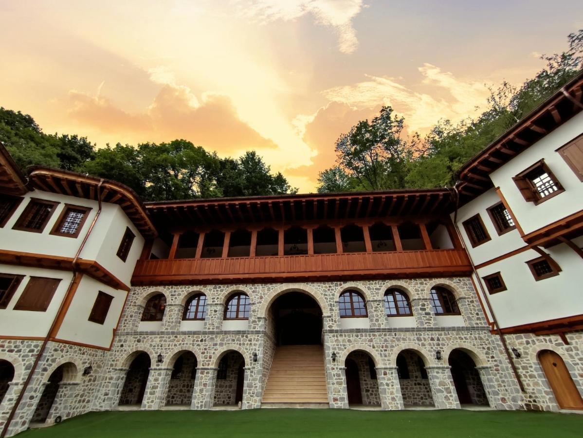 Guest Mansion, Гостински Палат Rostusa エクステリア 写真
