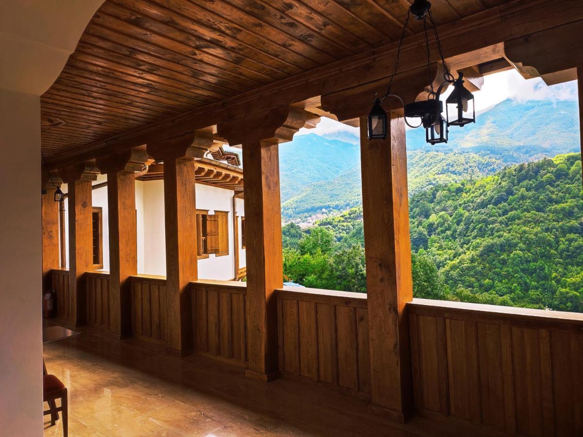 Guest Mansion, Гостински Палат Rostusa エクステリア 写真