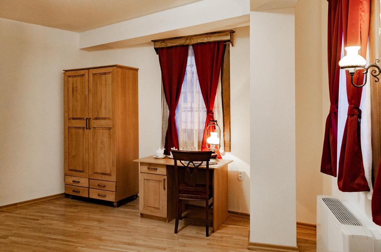 Guest Mansion, Гостински Палат Rostusa エクステリア 写真