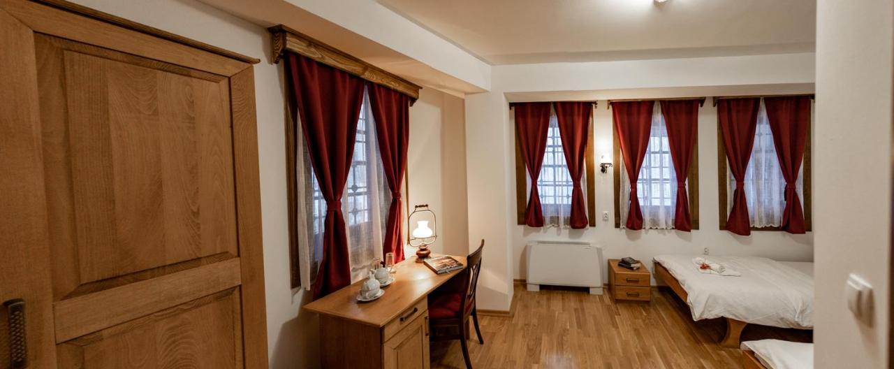 Guest Mansion, Гостински Палат Rostusa エクステリア 写真
