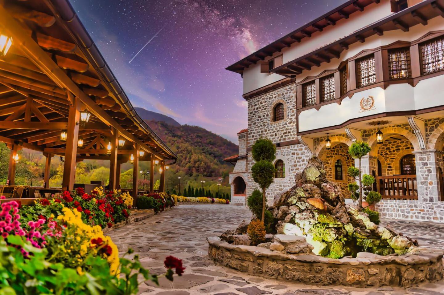 Guest Mansion, Гостински Палат Rostusa エクステリア 写真
